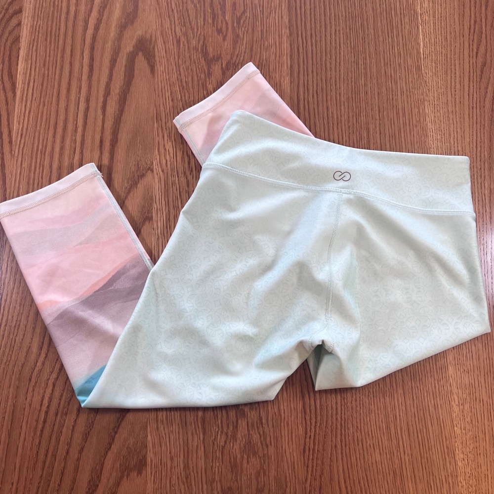 CALIA by Carrie Underwood Essential Capri Leggings Medium Mint Landscape A5 - Picture 2 of 5